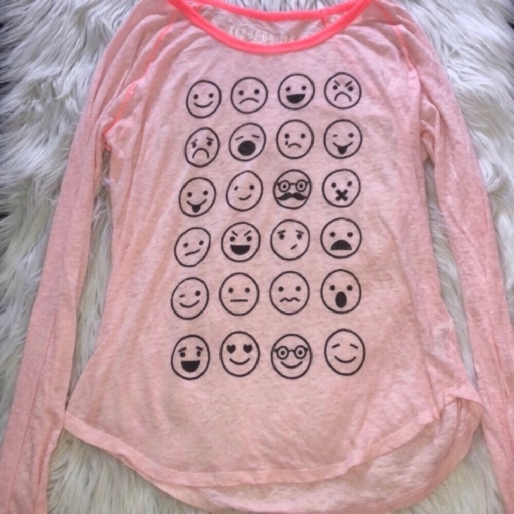 Aeropostale Junior’s Emoji Shirt